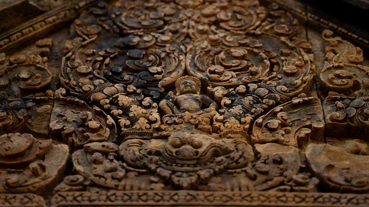 Banteay Srei temple intricate carvings